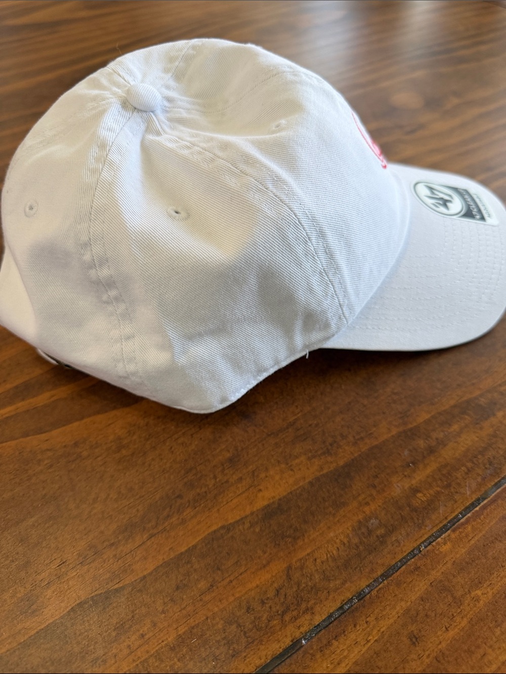 ‘47 Women’s White Baseball Cap with Pink Heart Logo - Picture 3 of 9